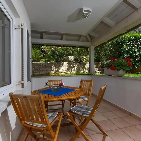 In Pjescana Uvala Mit Garten, Grill Apartment