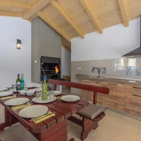 In Pjescana Uvala Mit Garten, Grill Apartment *