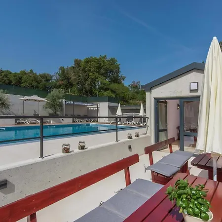Apartment In Pjescana Uvala Mit Garten, Grill *