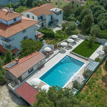 Apartment In Pjescana Uvala Mit Garten, Grill Pula