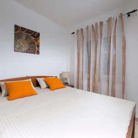 Apartment In Pjescana Uvala Mit Garten, Grill *