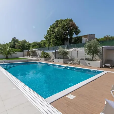 In Pjescana Uvala Mit Garten, Grill * Pula
