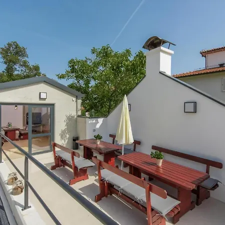 Apartment In Pjescana Uvala Mit Garten, Grill