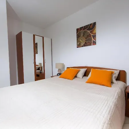 Apartment In Pjescana Uvala Mit Garten, Grill *