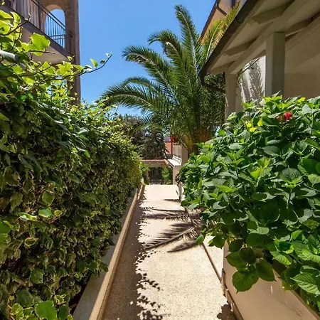 Apartment In Pjescana Uvala Mit Garten, Grill *